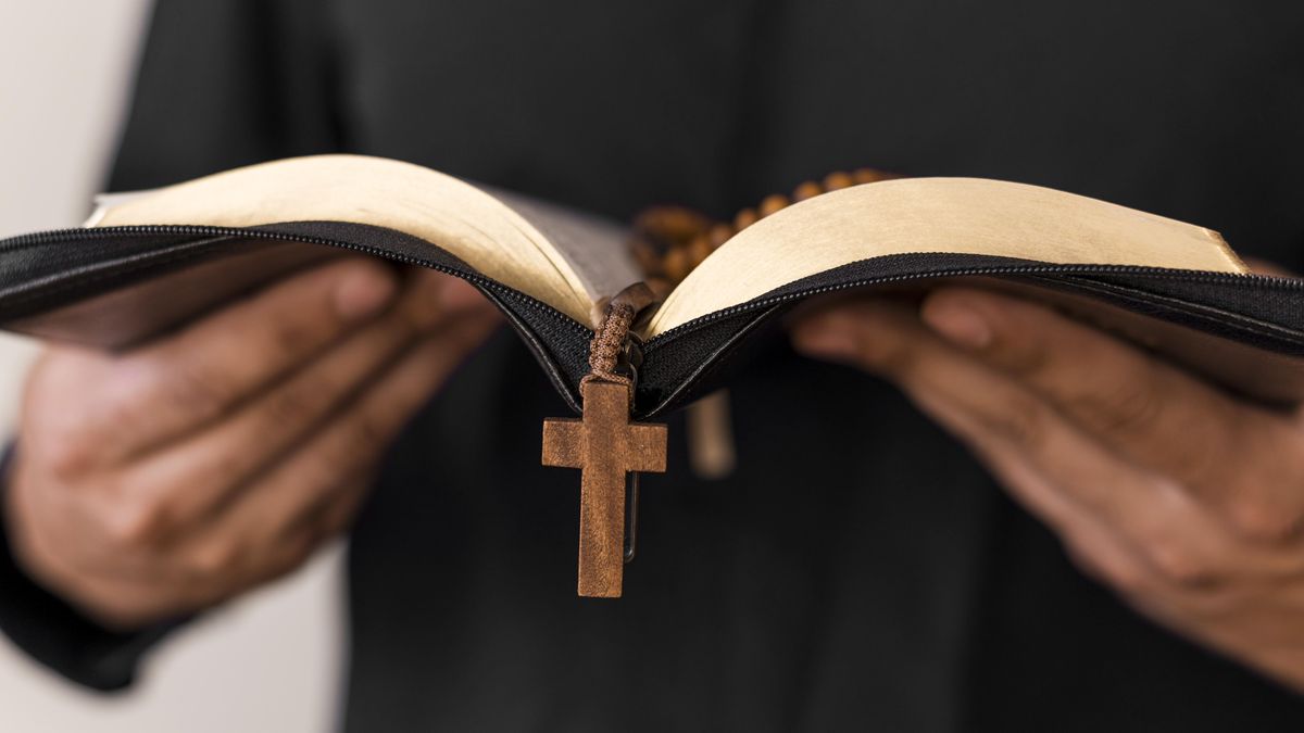 Ksiądz zrobił to na lekcji religii. Zdj. ilustracyjne - Oleksandr Latkun / EyeEm