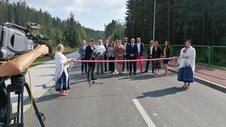 Śląskie. Władze Istebnej uroczyście otworzyły drogę po remoncie.