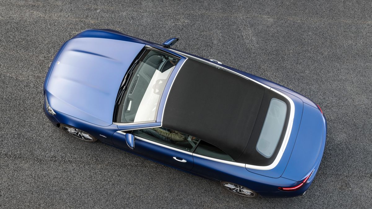 Materiałowy dach wygląda efektownie, ale wymaga odpowiedniej pielęgnacji