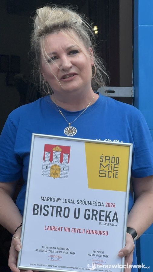 Właściciele greckiej tawerny odbierają tytuł Markowego Lokalu Śr