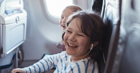 Zostawiła dzieci w klasie ekonomicznej. Sama poleciała w biznesie