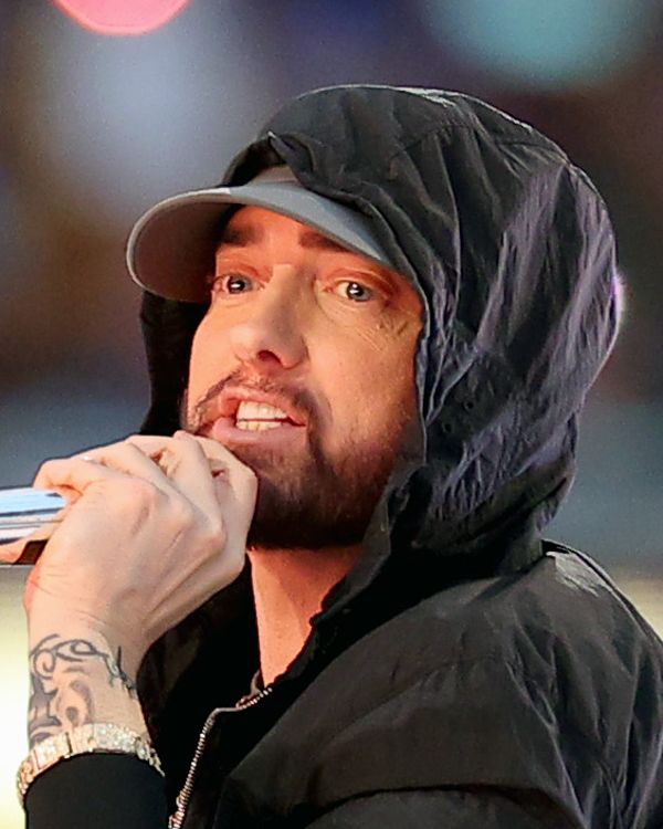 Eminem zaprezentował nowe brwi na Super Bowl