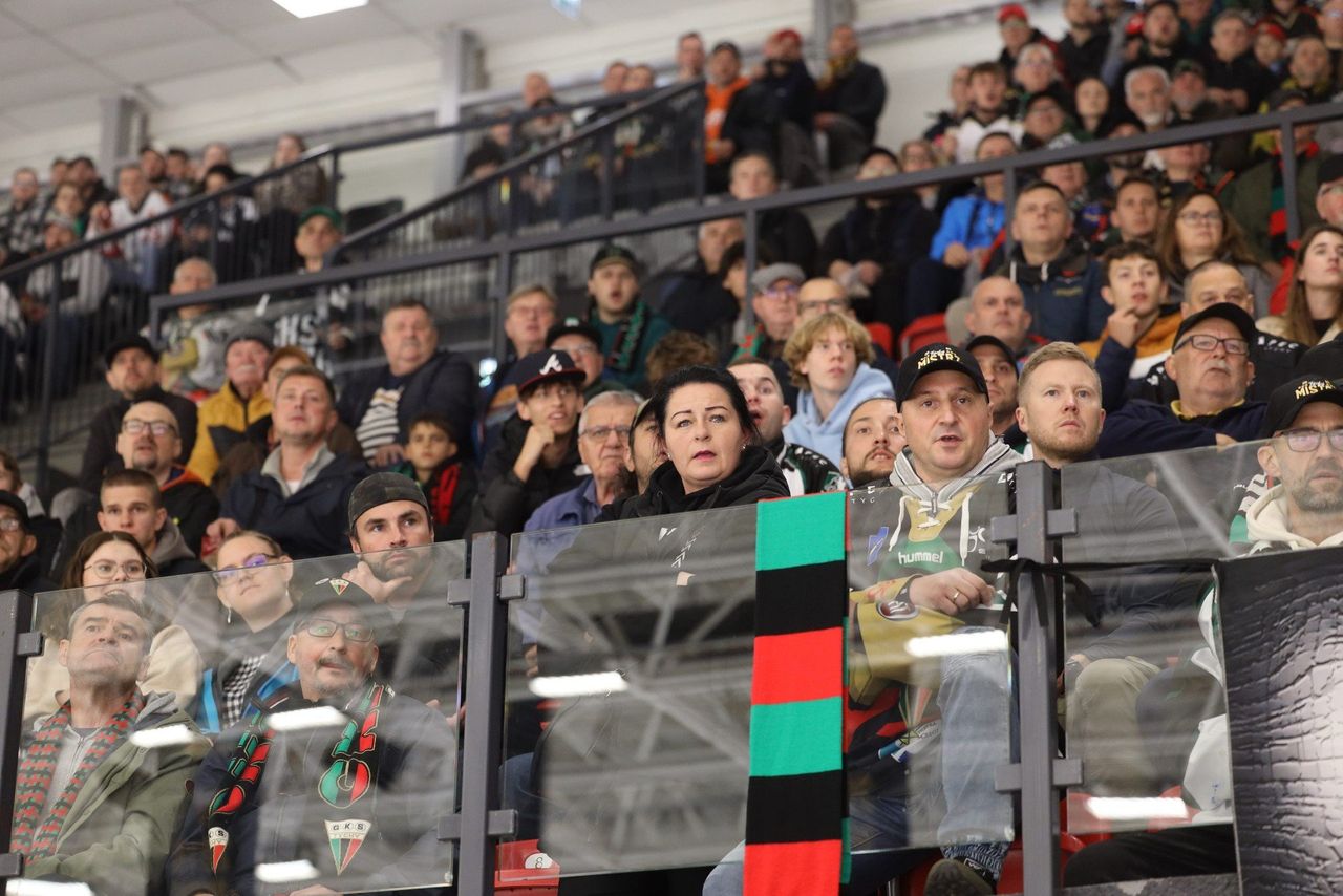 GKS Tychy - Lukko Rauma: Mistrzowie Polski pożegnali się z Ligą Mistrzów porażką. Fani dopingowali ich na Stadionie Zimowym