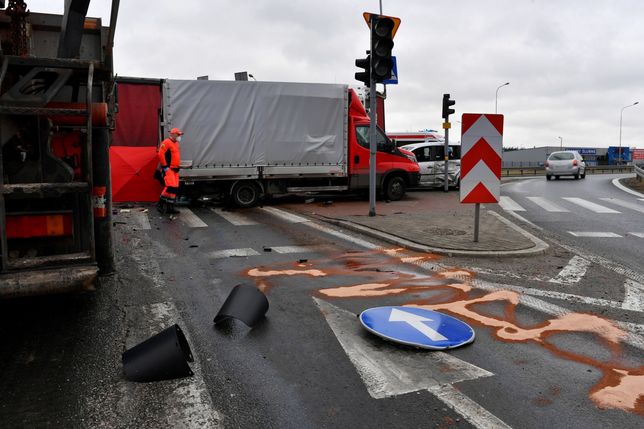 Łódzkie. Karambol na dk 91. Nie żyje jedna osoba