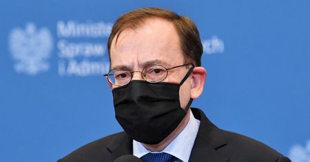 Nowe obostrzenia. Szef MSWiA i komendant główny policji zapowiadają represje