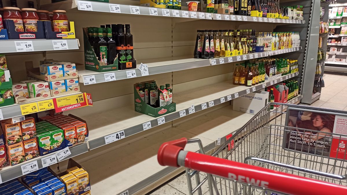 Półki w sklepach największych niemieckich sieci handlowych świecą pustkami