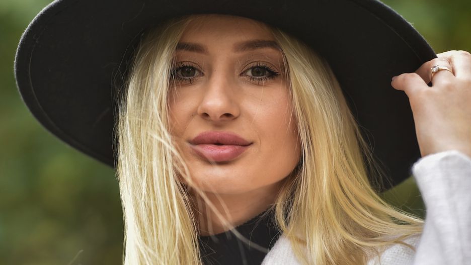 Kinga Zapadka pozuje w fantazyjnej bieliźnie