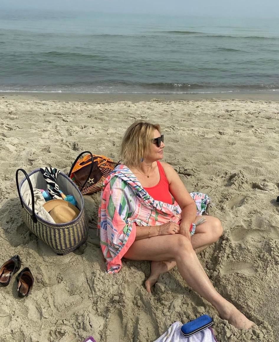 Małgorzata Ostrowska-Królikowska na plaży