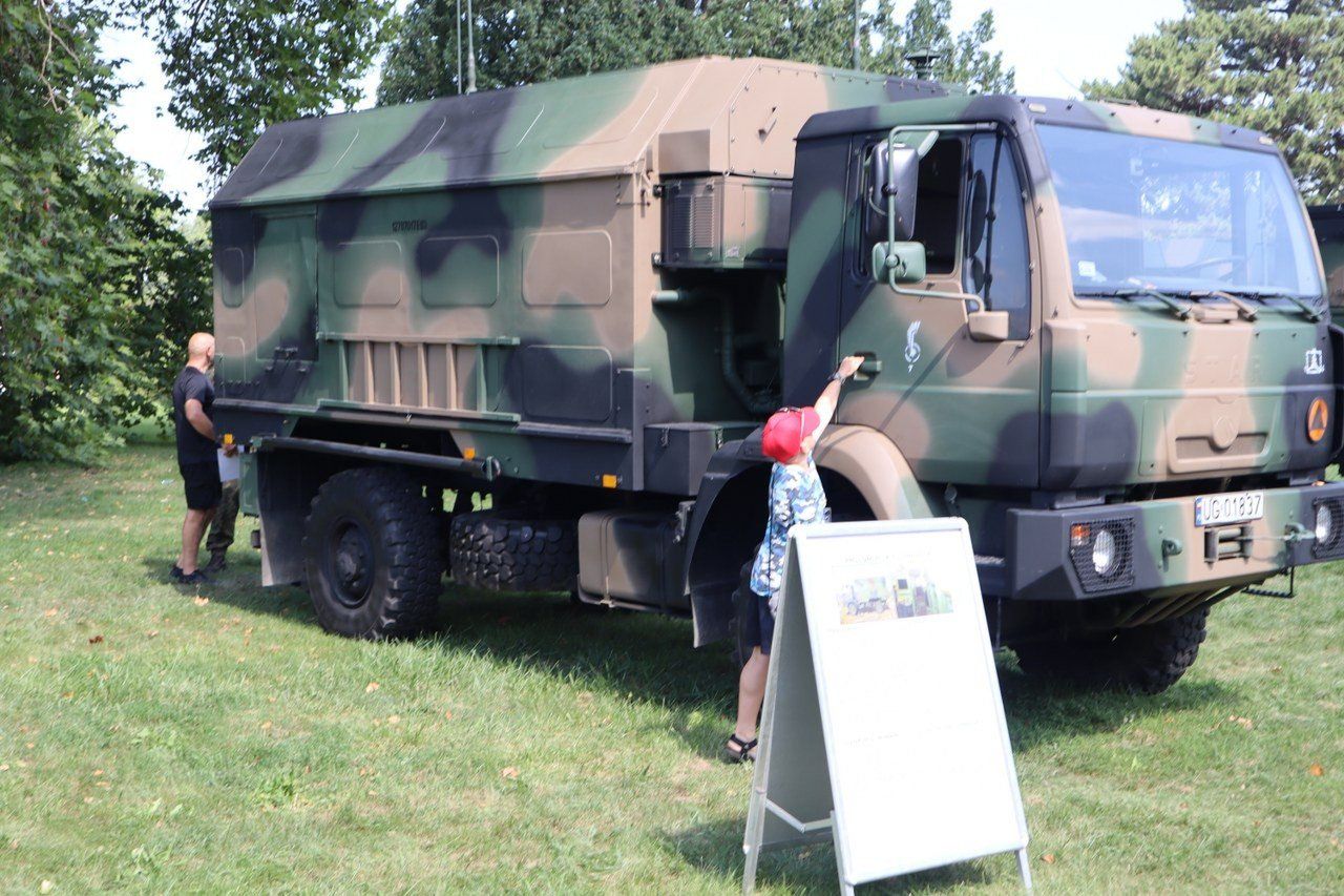 Dziś i jutro przy zamku w Rydzynie czekają atrakcje w ramach kolejnej edycji pikniku militarnego