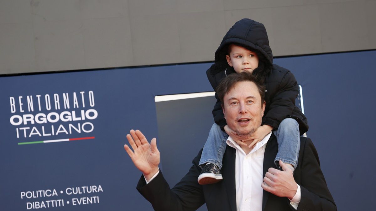 Elon Musk czasem pokazuje się w towarzystwie dzieci.
