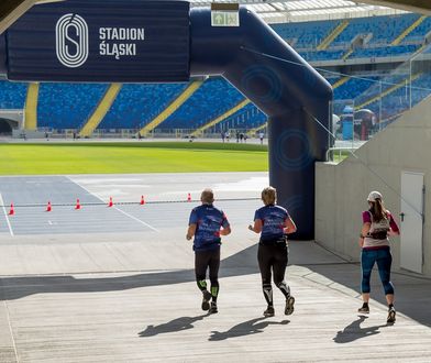 Śląskie. Silesia Marathon 2020 - biegacze wyruszyli na 42km trasę w grupach