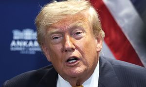 Pracownik Trumpa obstawiał przemówienia. Śledczy liczą 100 tys. dol. zysku