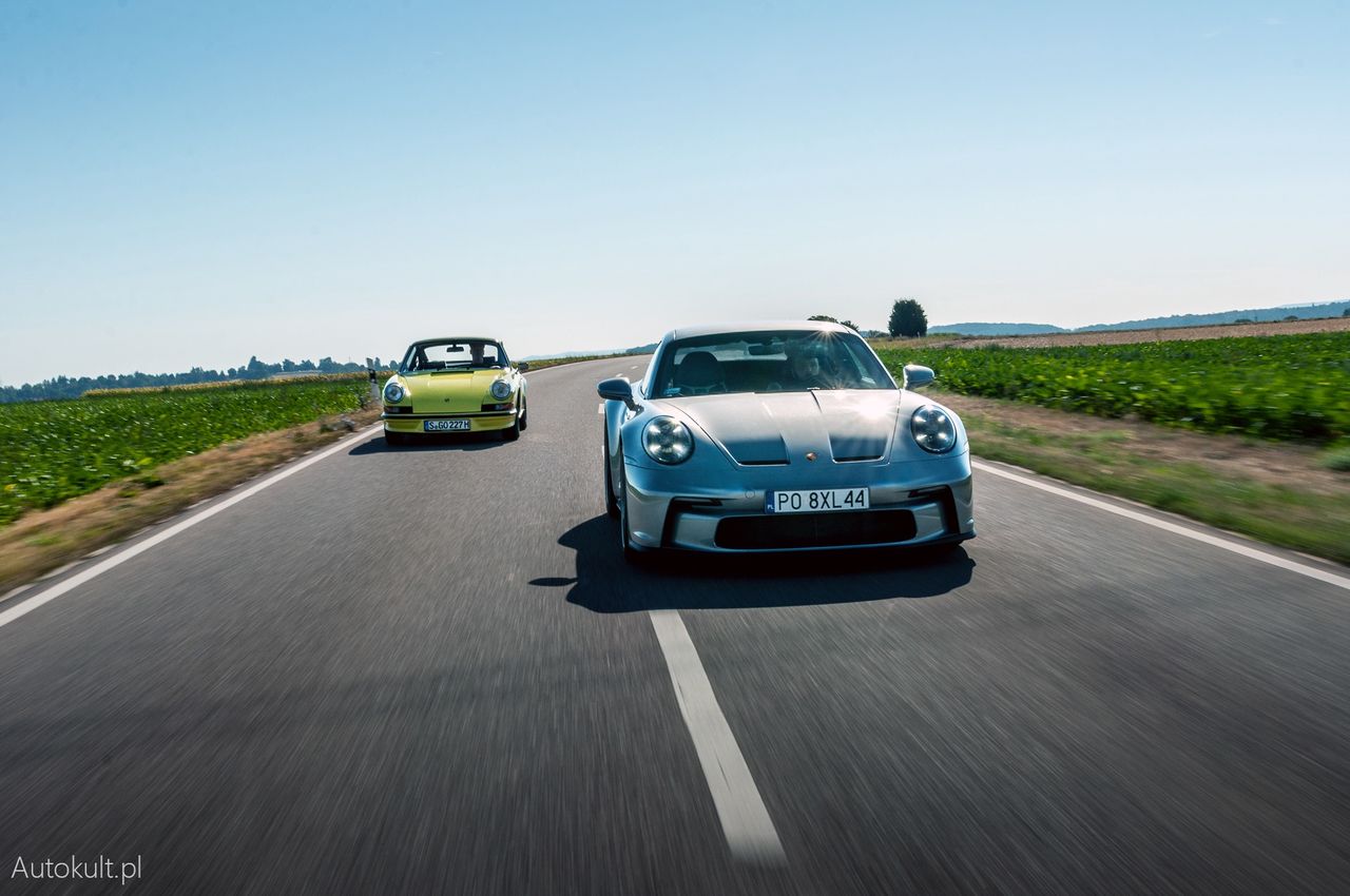 Porsche 911 GT3 Touring vs Porsche 911 Carrera RS 2.7