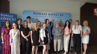 Najlepsi uczniowie szkół ponadpodstawowych powiatu koneckiego nagrodzeni. Poznaliśmy 14 laureatów