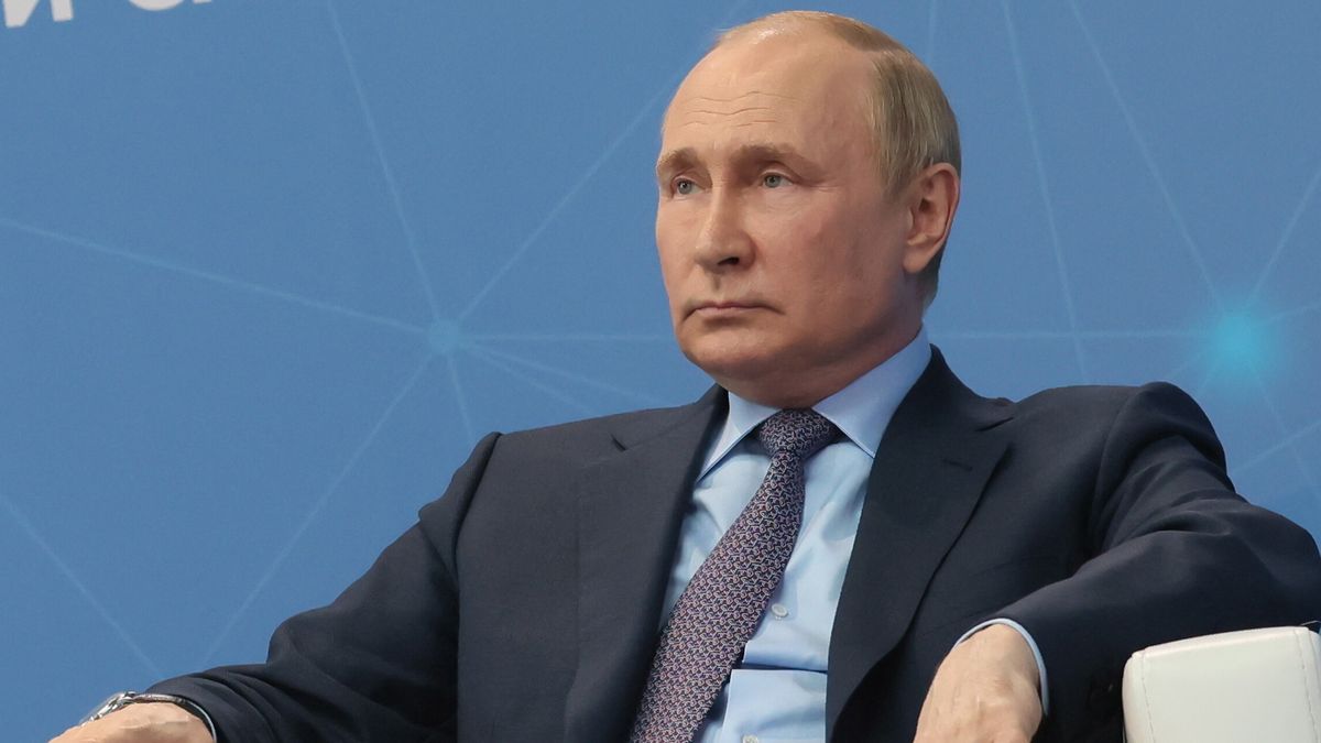 Russian President Vladimir Putin attends a meeting with young entrepreneurs and start-up founders at the Technograd innovation and educational complex located at the Exhibition of Achievements of National Economy (VDNKh or VDNH) in Moscow, Russia, 09 June 2022. EPA/MIKHAIL METZEL / KREMLIN POOL / SPUTNIK MANDATORY CREDIT Dostawca: PAP/EPA.