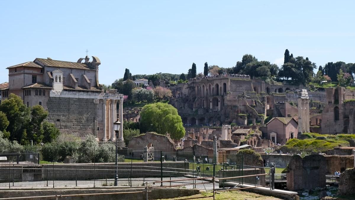 Forum Romanum - jedno z najważniejszych i najbardziej znanych stanowisk archeologicznych na świecie