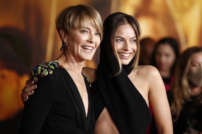 Margot Robbie na premierę swojego nowego filmu zabrała mamę Sarie Kessler