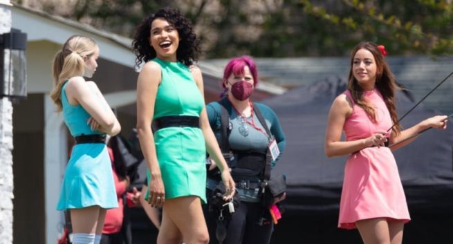 Ruszają zdjęcia do aktorskiej wersji „Atomówek”. Internauci krytykują stroje i bohaterki