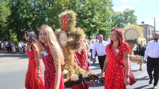 Szczerców: Dożynki Gminne 2025 odbyły się w Szczercowie na "Wyspie". Gwiazdą wieczoru był zespół Poparzeni Kawą Trzy