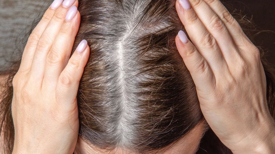 Poproś o "scandi hairline". Odrost nie będzie widoczny