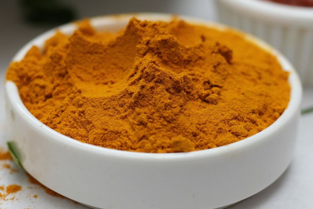 Turmeric can be an ingredient in oatmeal.