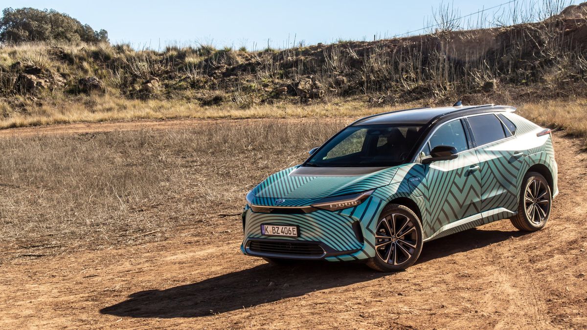 Toyota bZ4X jeszcze w kamuflażu