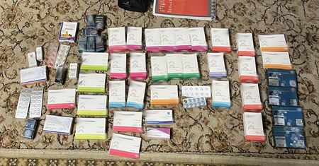 Lekarka, pseudokibic i małżeństwo z Warszawy wśród zatrzymanych. Mazowiecka policja rozbija grupę handlującą opioidami