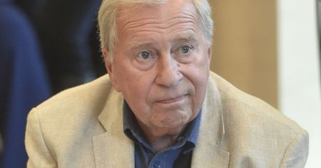 Poeta spotkał Jerzego Stuhra w kwietniu. Tak wyglądał