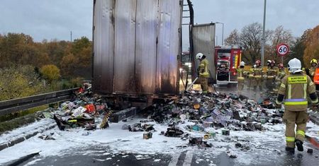 Bolesławiec. Spłonęła ciężarówka pełna zabawek
