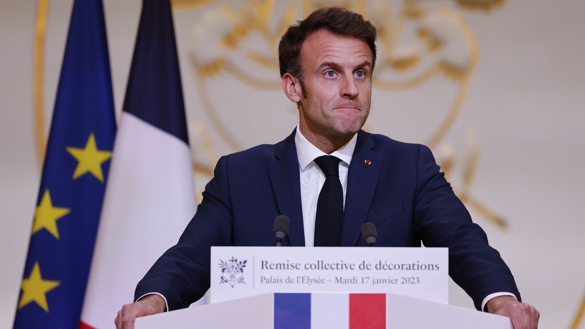 French President Emmanuel Macron delivers a speech during a collective award ceremony for sport celebrities, at the Elysee Presidential Palace in Paris, France, 17 January 2023. EPA/LUDOVIC MARIN / POOL MAXPPP OUT Dostawca: PAP/EPA.