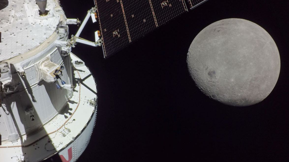 Orion zbliżył się do Księżyca na odległość 132 km 