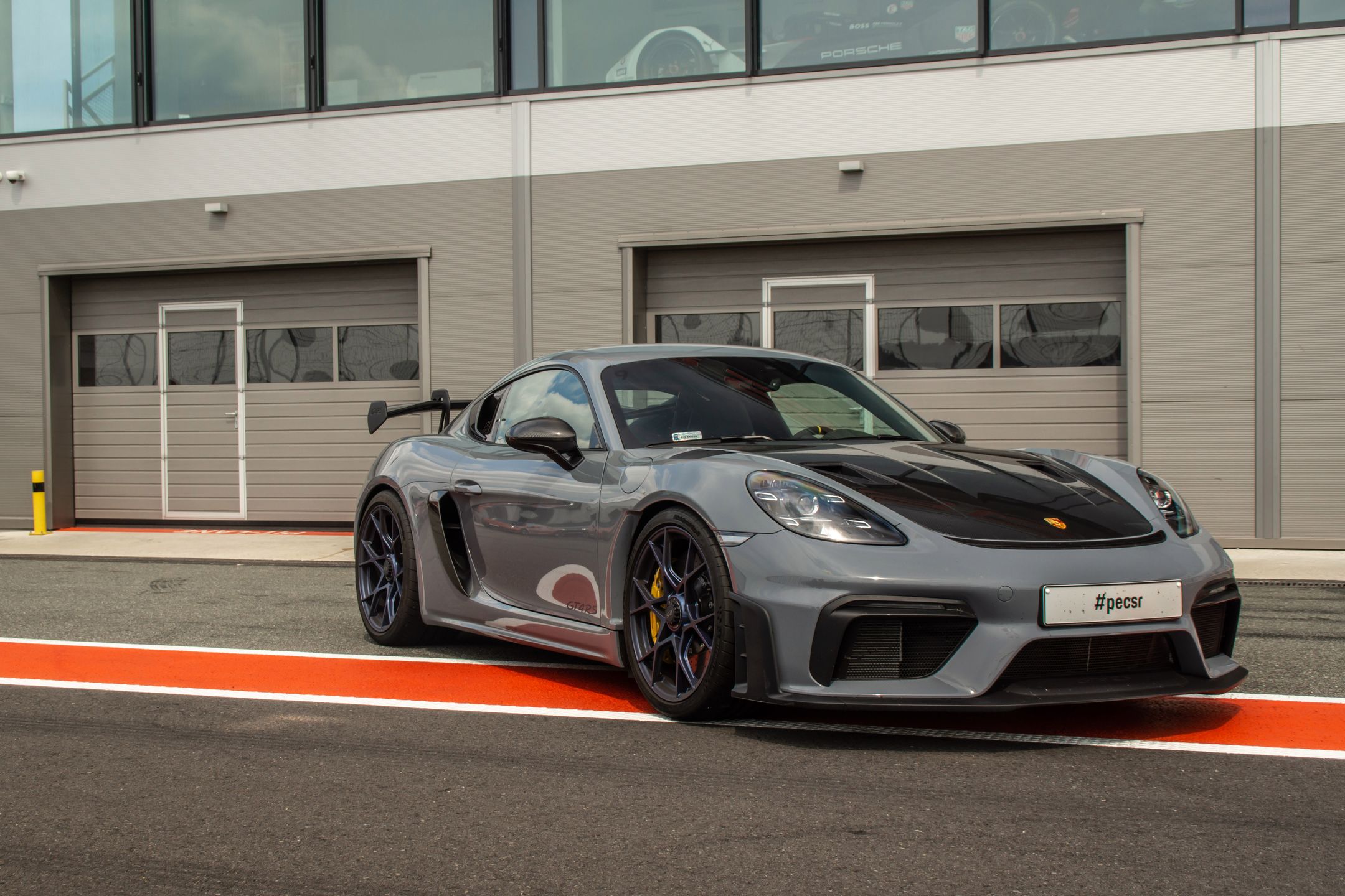 Porsche 718 Cayman GT4 RS