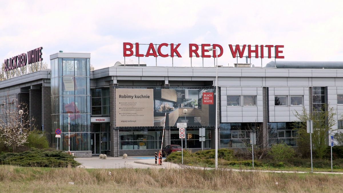 Black Red White zwiększa skalę zwolnień grupowych