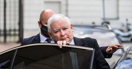 Kacprzak: "Kaczyński piecze od razu kilka pieczeni na jednym politycznym ogniu" [Opinia]