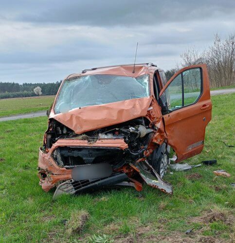 Volkswagen transporter rozbity na obwodnicy