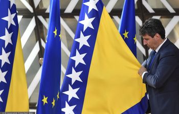 Chcą doprowadzić do rozpadu ich kraju. Wydali gigantyczne pieniądze