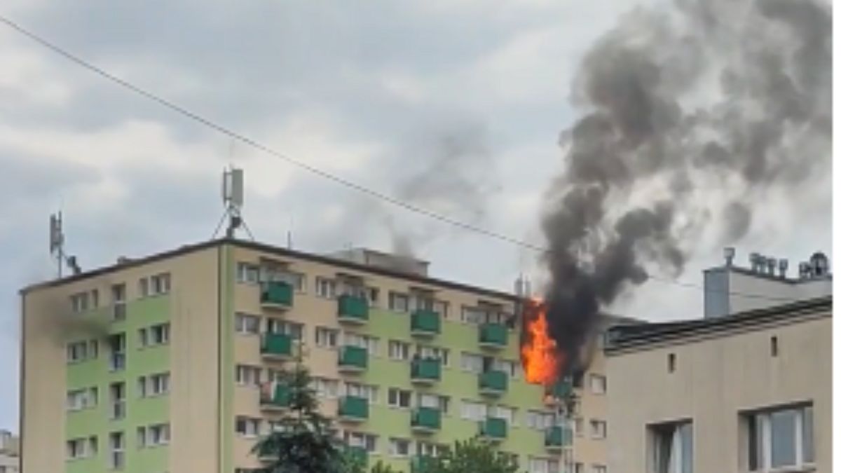 Praga Południe. Pożar mieszkania na 9. piętrze. 