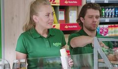 Tłumaczenia hot doga na polski i zakupy mamuni koteczka w spotach Żabki (wideo)