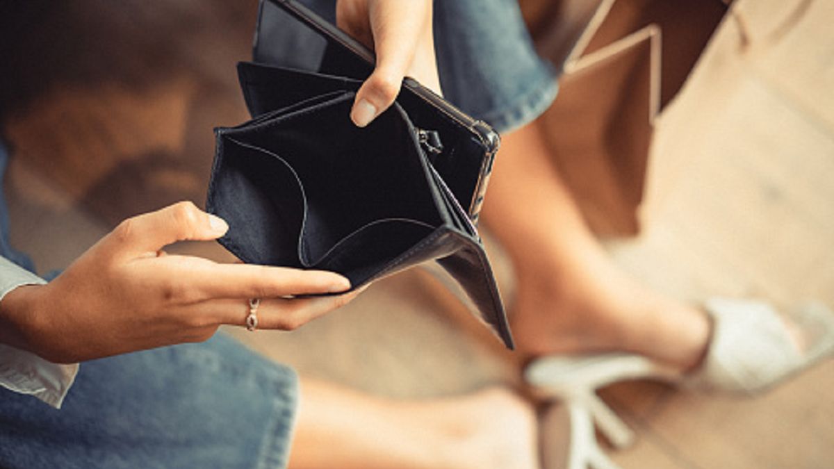 Kobieta odmawia sobie jedzenia, żeby stać ją było na prezenty.