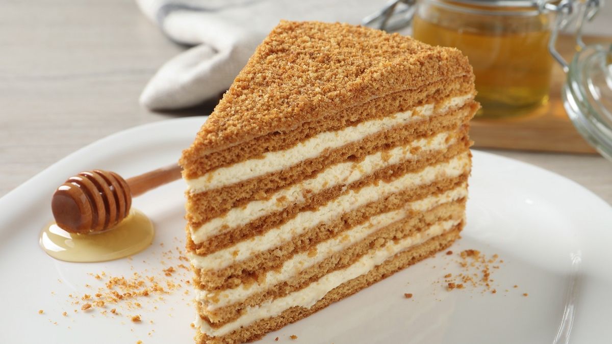 Przepis na proste ciasto miodowe.
