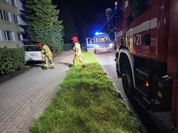 Grudziądz: Pijany kierowca uderzył w latarnię i znaki. Zatrzymał się na chodniku