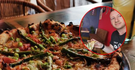 Pizza z robakami. Przysmak z Torunia. Sprawdziliśmy, jak smakuje