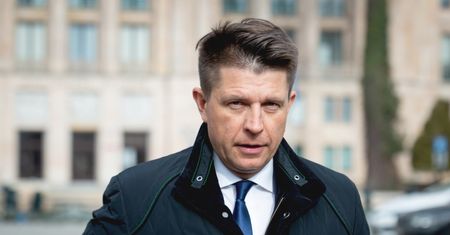 Petru pisze do ministra. "Zwracam się o pilne udzielenie odpowiedzi"