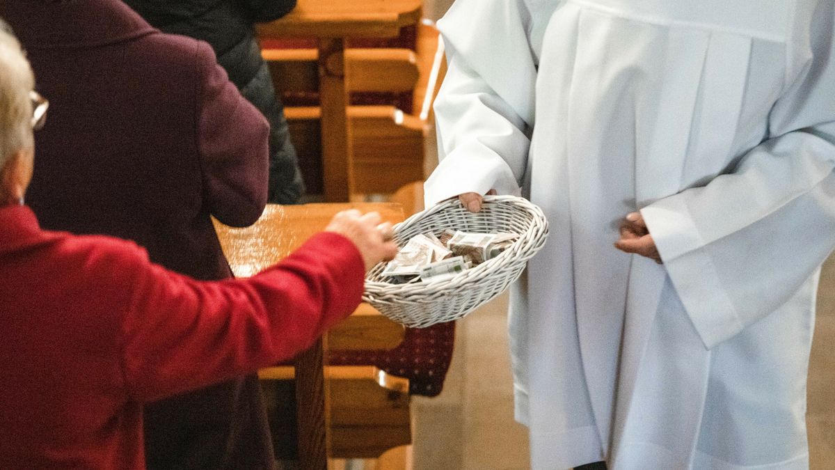 East News archiwum
Fot. Karol Porwich/East News, 13.11.2022. Zdjecia ilustracyjne - Msza swieta. N/z: Koscielny zbiera pieniadze od wiernych na tace.
@ KAROL PORWICH