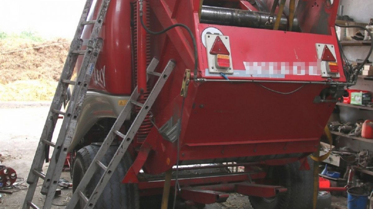 Do tragedii doszło w trakcie pracy z maszyną do rolowania słomy 