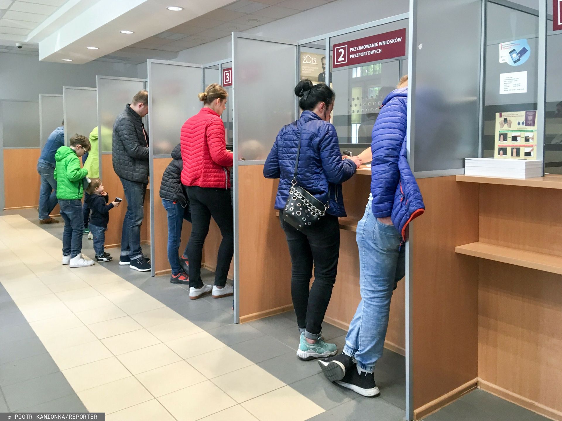 Urzędy mogą skracać czas pracy urzędników. Samorządy szukają pieniędzy. Zdjęcie ilustracyjne