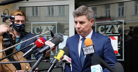 Mikołaj Pawlak do dymisji? KO złoży wniosek o odwołanie. "Jest zindoktrynowany"