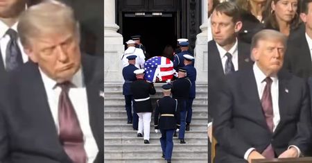 Donald Trump ZASNĄŁ NA POGRZEBIE senatora? Rzecznik Białego Domu znów musi się tłumaczyć... (WIDEO)