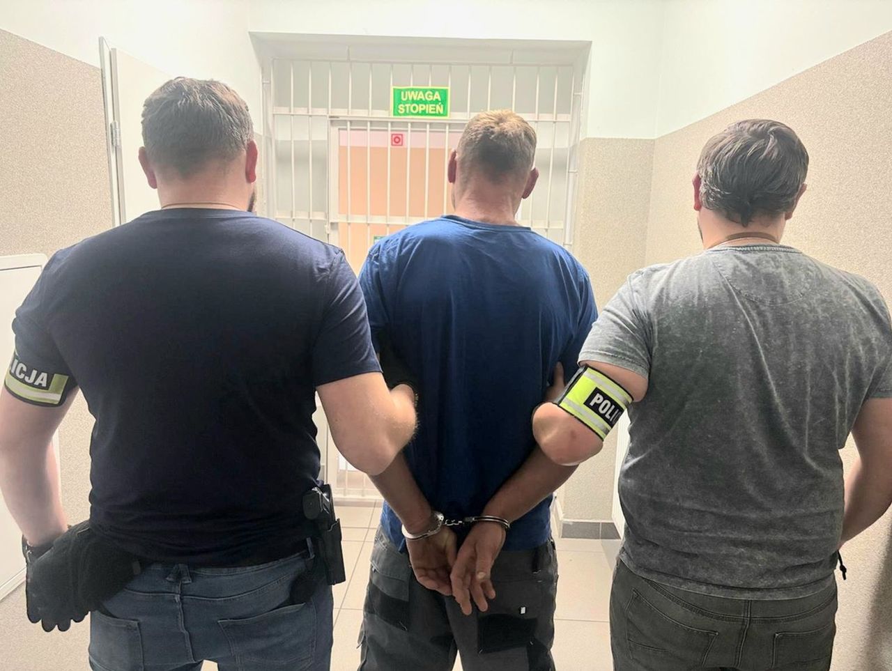 Podlaskie: Znalazła narkotyki w kieszeniach syna. Wezwała policję