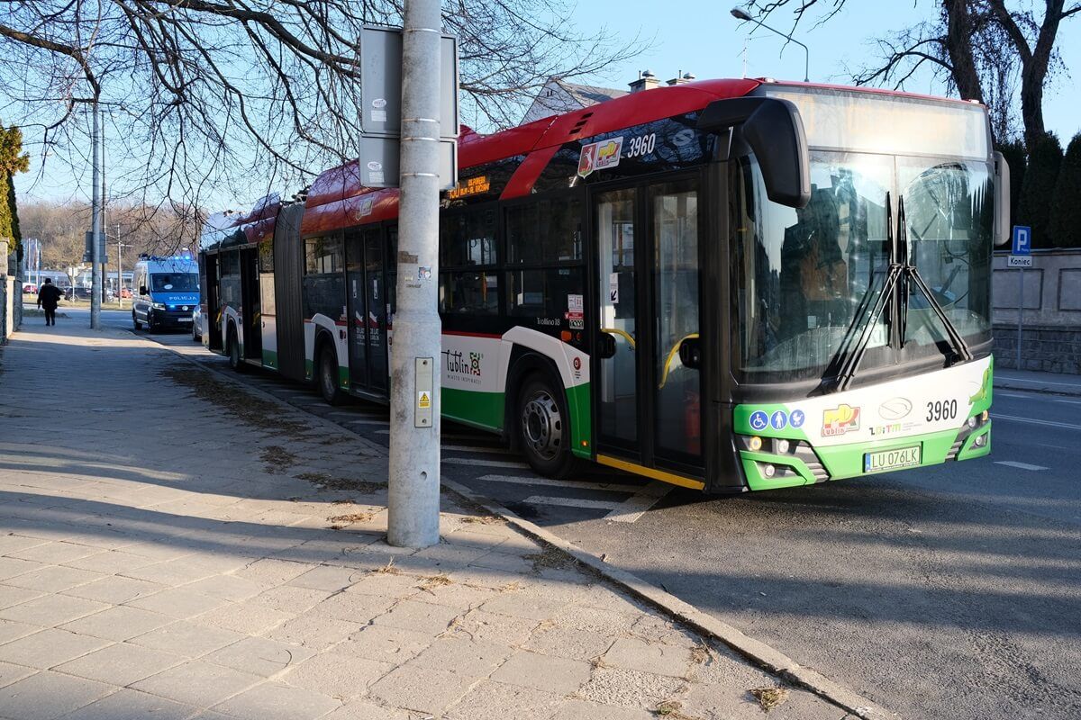 Kobieta przewróciła się w trolejbusie linii nr 150